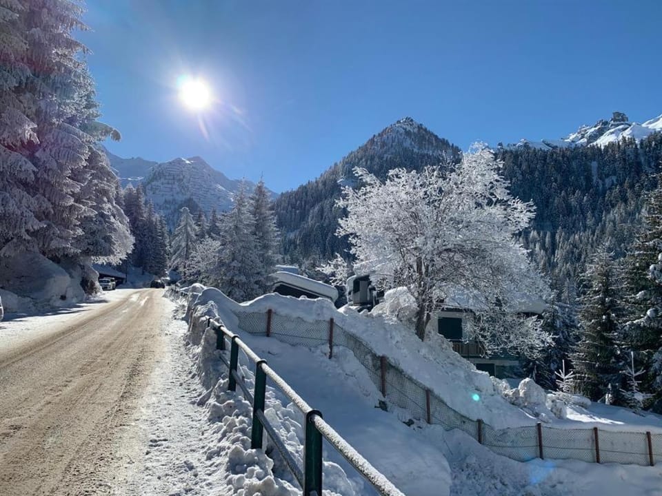 Day, Neighbourhood, Natural landscape, Winter, Mountain view
