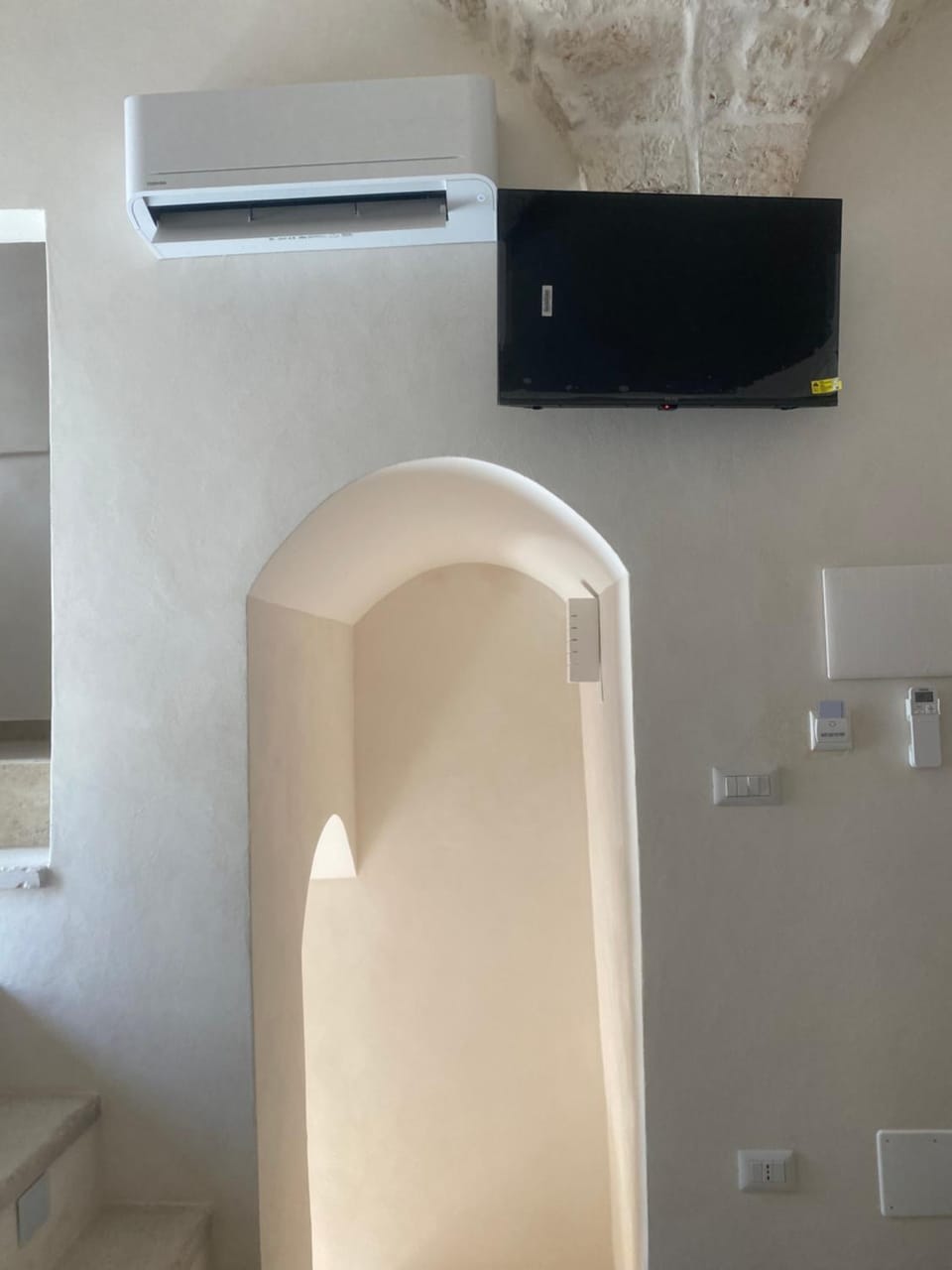 TV and multimedia, air conditioner