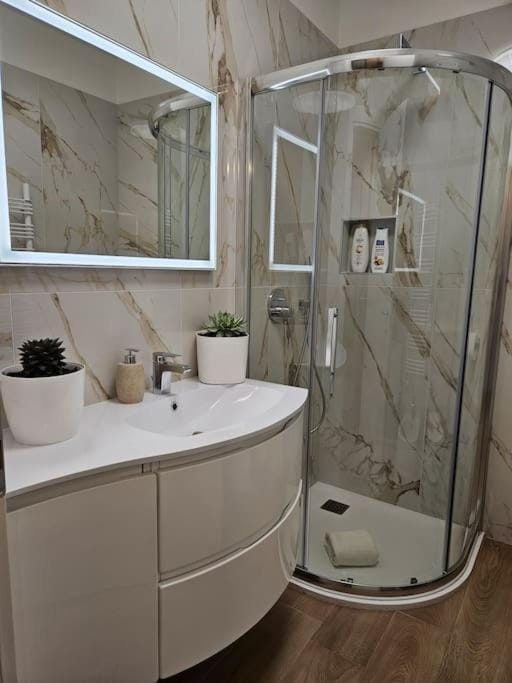 Shower, Bathroom