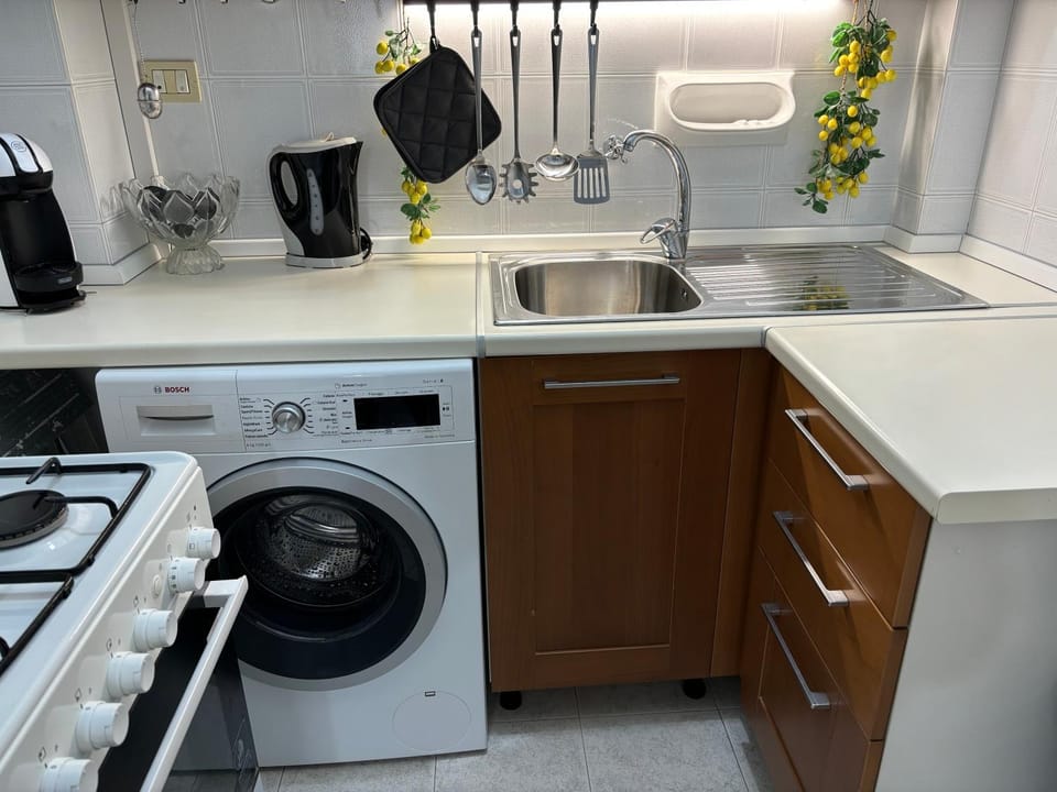 Kitchen or kitchenette, washing machine