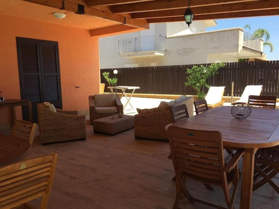 Patio, Dining area