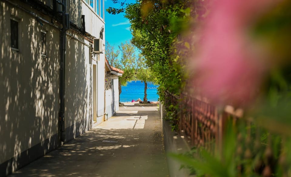 Patio, Sea view, Quiet street view, Inner courtyard view, Parking