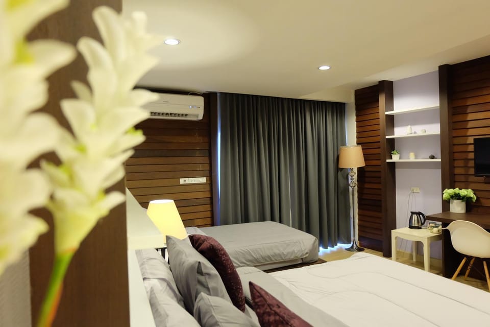 Photo of the whole room, Decorative detail