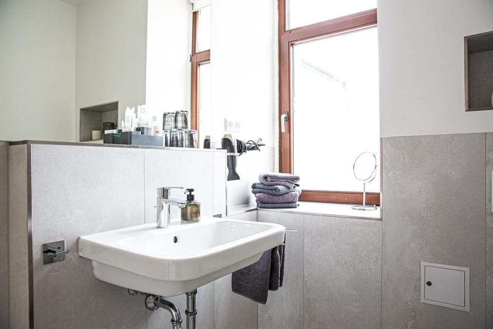 Bathroom, towels