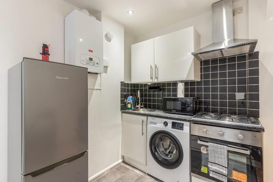 Kitchen or kitchenette, oven, stove, washing machine