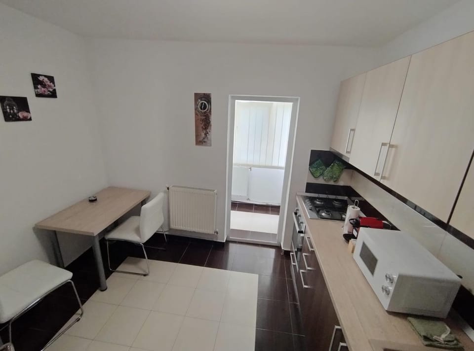 Kitchen or kitchenette, Dining area, oven, stove