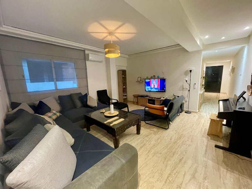 Communal lounge/ TV room, TV and multimedia, Living room, Seating area, Evening entertainment