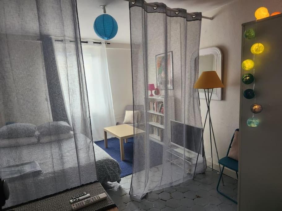joli studio bohème sous les toits de Paris Apartment in Paris