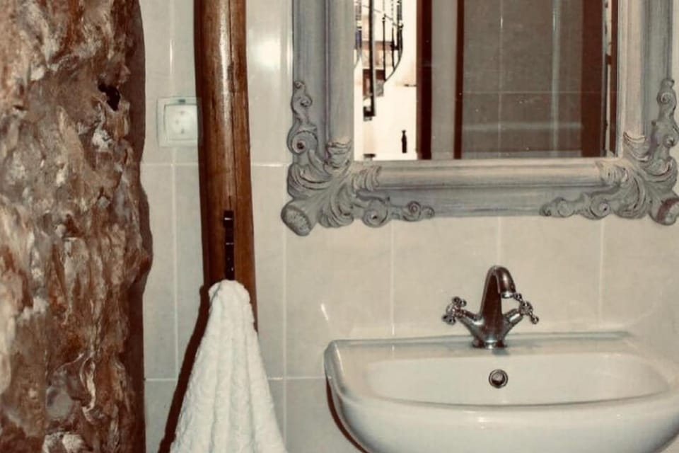 Bathroom, towels