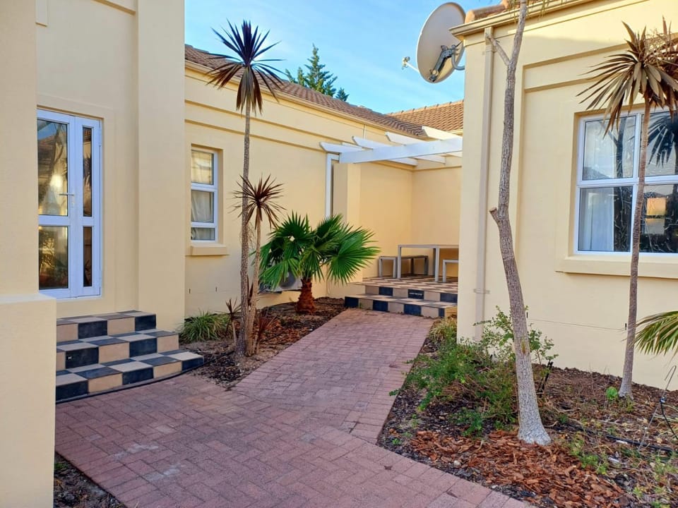 Property building, Garden, Balcony/Terrace, Balcony/Terrace, Garden view