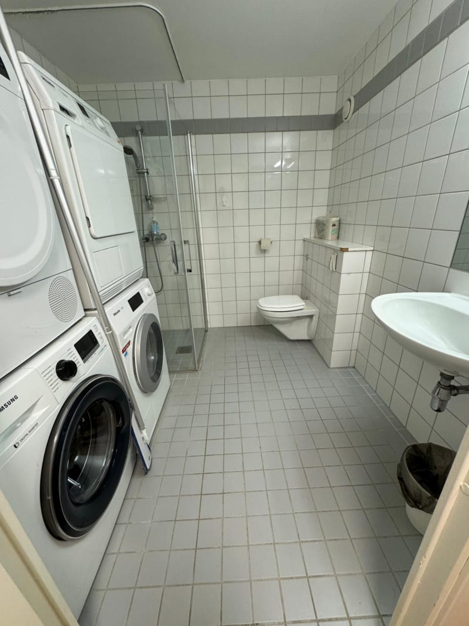 Shower, Toilet, Bathroom, washing machine, dryer
