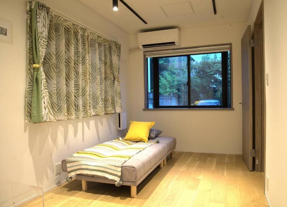Living room, Photo of the whole room