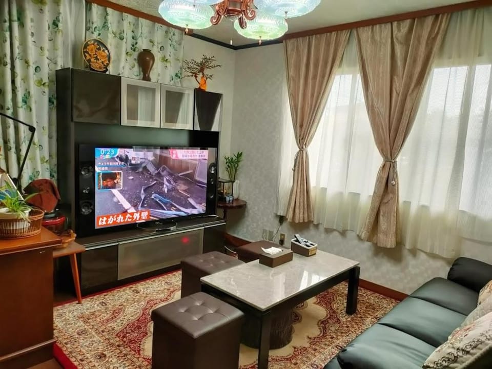 Living room, Evening entertainment, Internal: Not applicable to any particular room