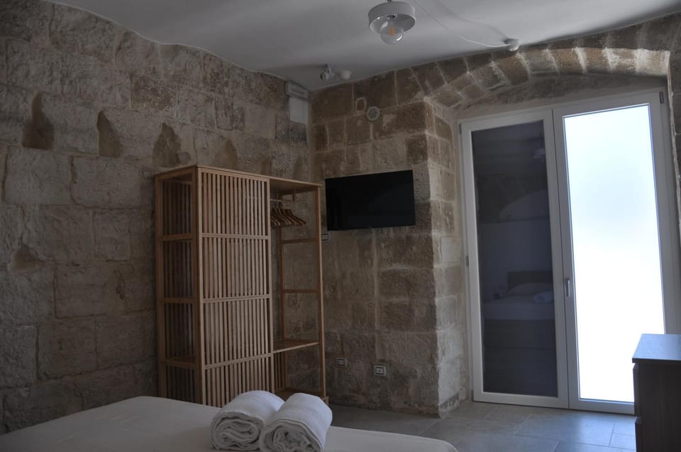 TV and multimedia, Photo of the whole room, Bedroom