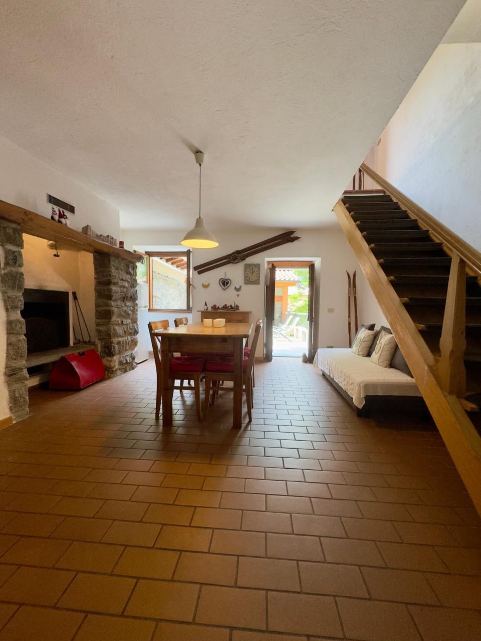 Living room, Photo of the whole room