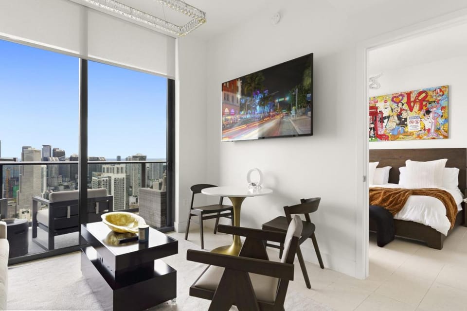 49th Floor Penthouse Bay and City Views, Resort Pool, Spa,Gym, Apartment in Miami