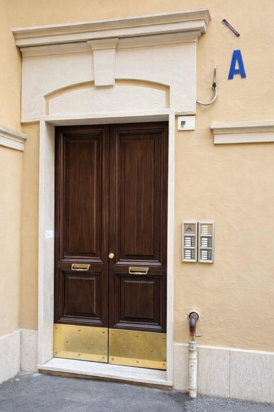 Facade/entrance