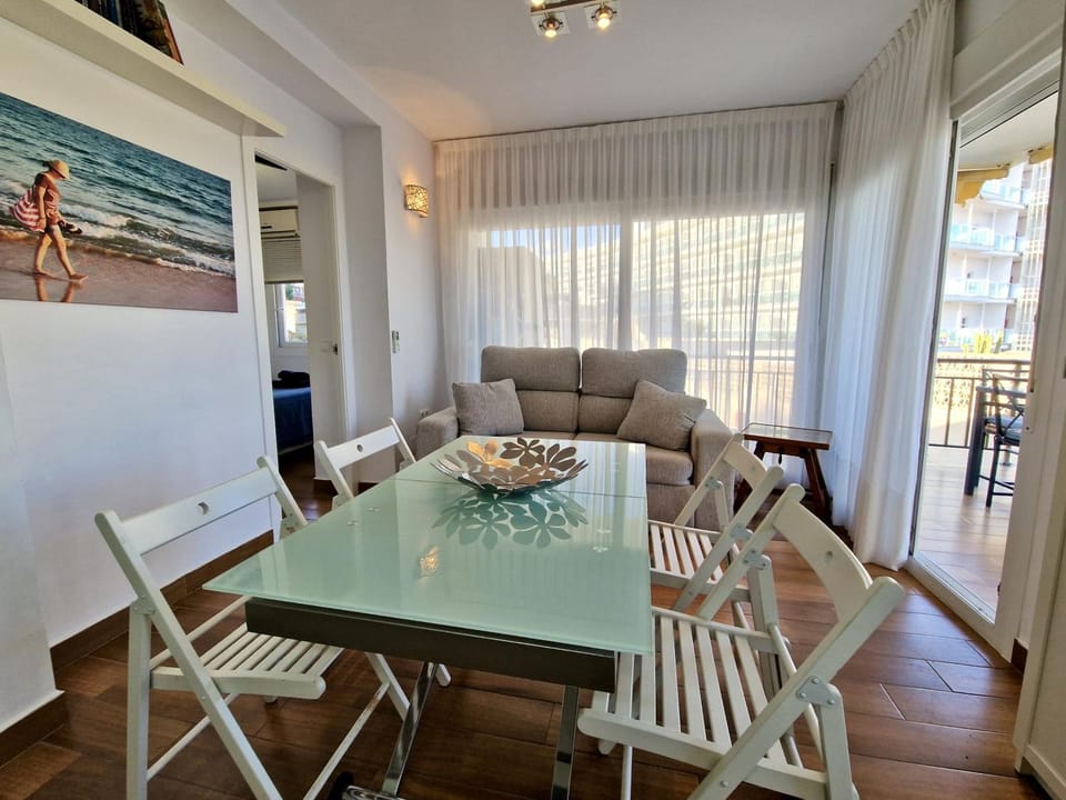 SR Mediterraneo 2BDR Playa de la Carihuela Apartment in Torremolinos