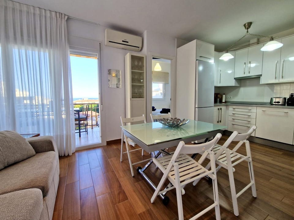 SR Mediterraneo 2BDR Playa de la Carihuela Apartment in Torremolinos