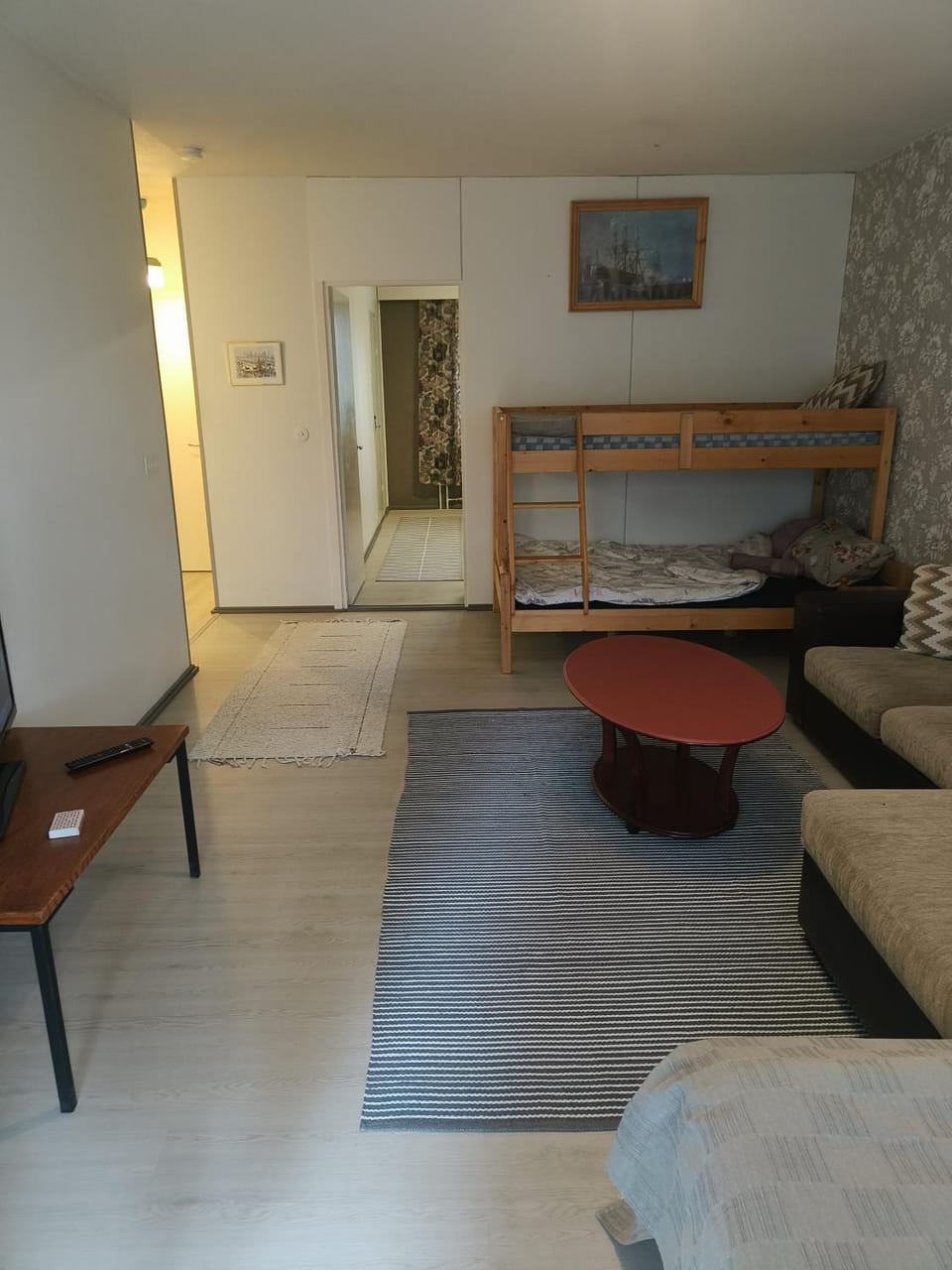 Bed, Living room