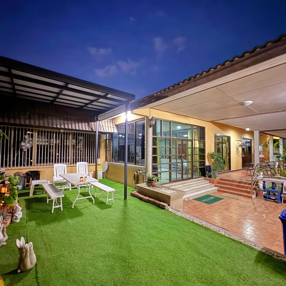Property building, Patio, Night, Garden, Seating area, Garden view, sunbed