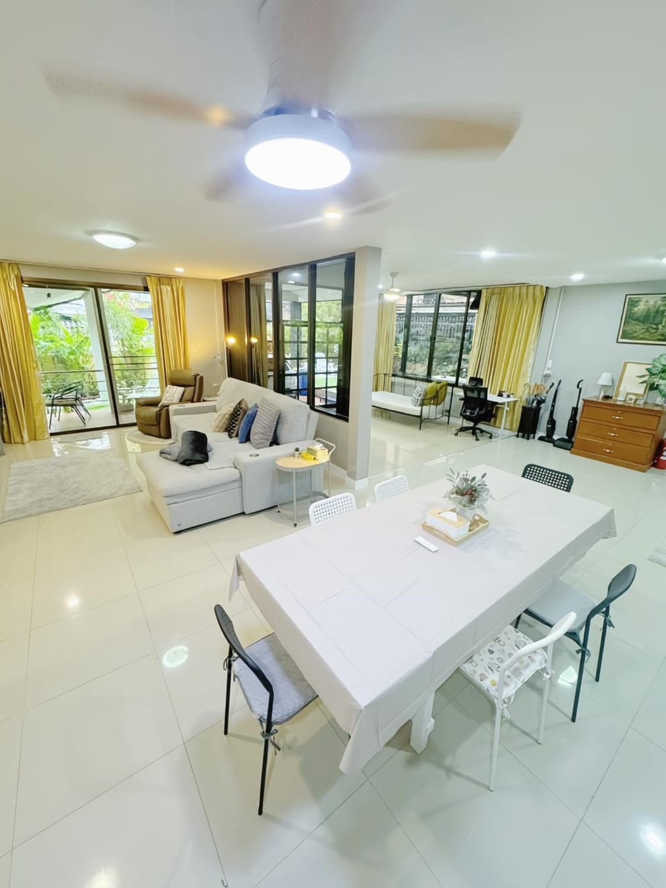 Communal lounge/ TV room, Garden, Living room, Seating area, Dining area, Garden view, Garden view
