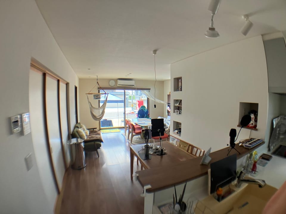 オルちゅーばーハウス#カプセルホテル風#1人部屋#ホスト居住型民泊#定点カメラにてライブ配信中 Apartment in Japan