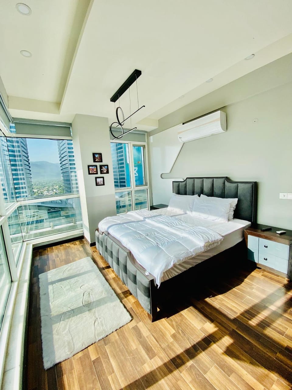 Bed, TV and multimedia, Photo of the whole room, Bedroom, air conditioner