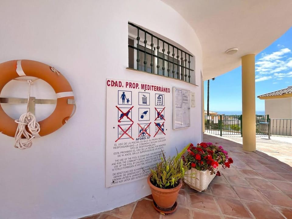 Ático con Vistas al mar con Jacuzzi en Calahonda Apartment in Sitio de Calahonda
