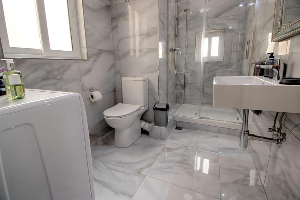 Shower, Bathroom, washing machine