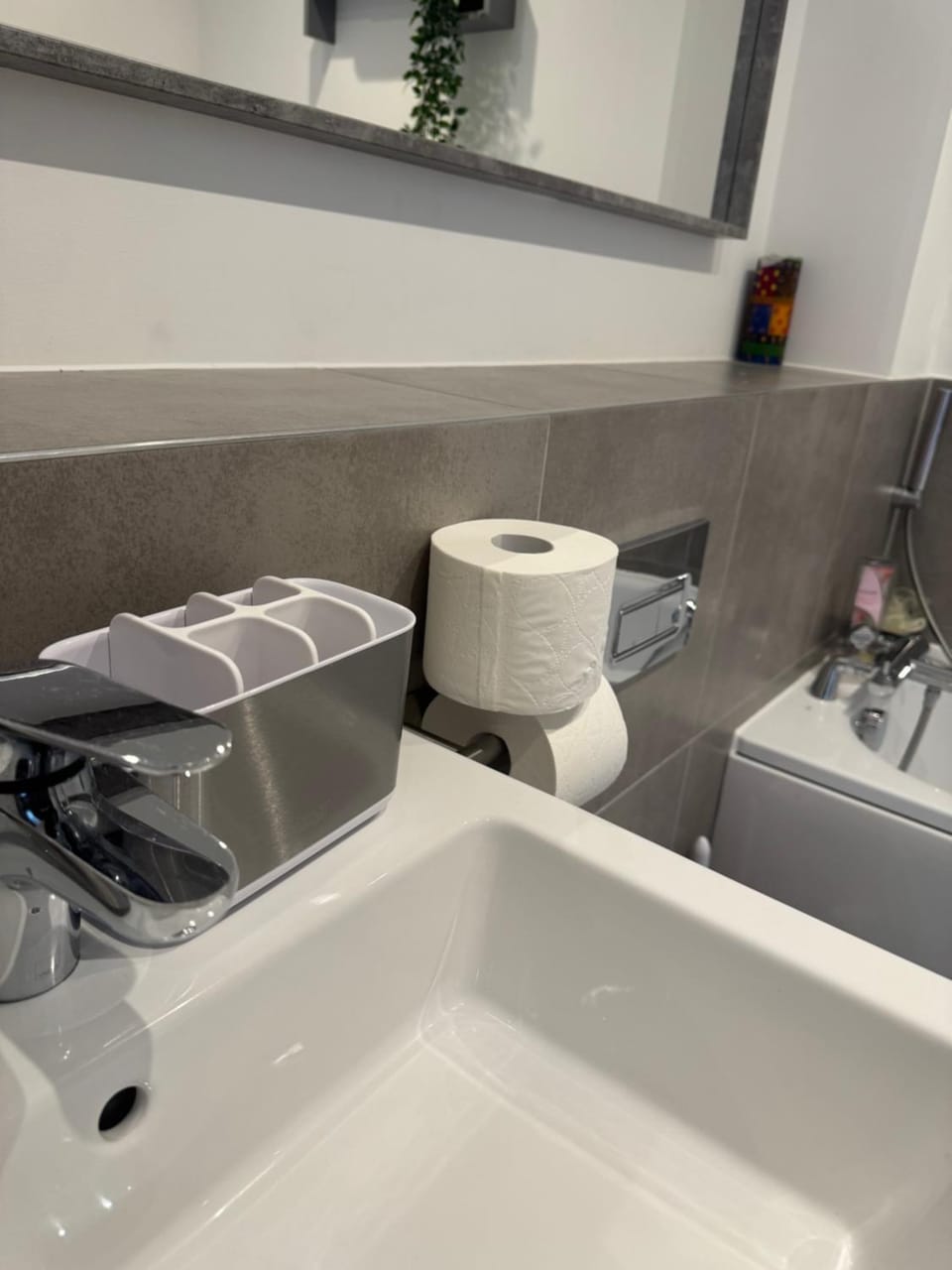 Bedroom in West Sussex with locks,Private Bathroom & Free Parking Vacation rental in Pulborough