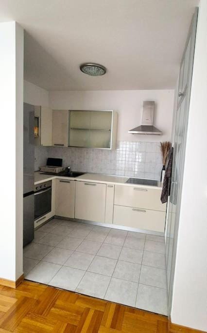 Kitchen or kitchenette, dishwasher, oven, stove