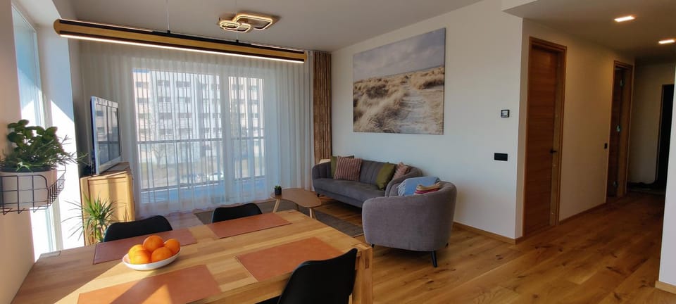 TV and multimedia, Balcony/Terrace, Living room, Seating area, Dining area