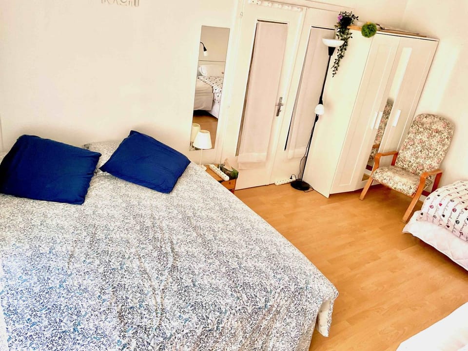 Bed, Photo of the whole room, Bedroom, wardrobe