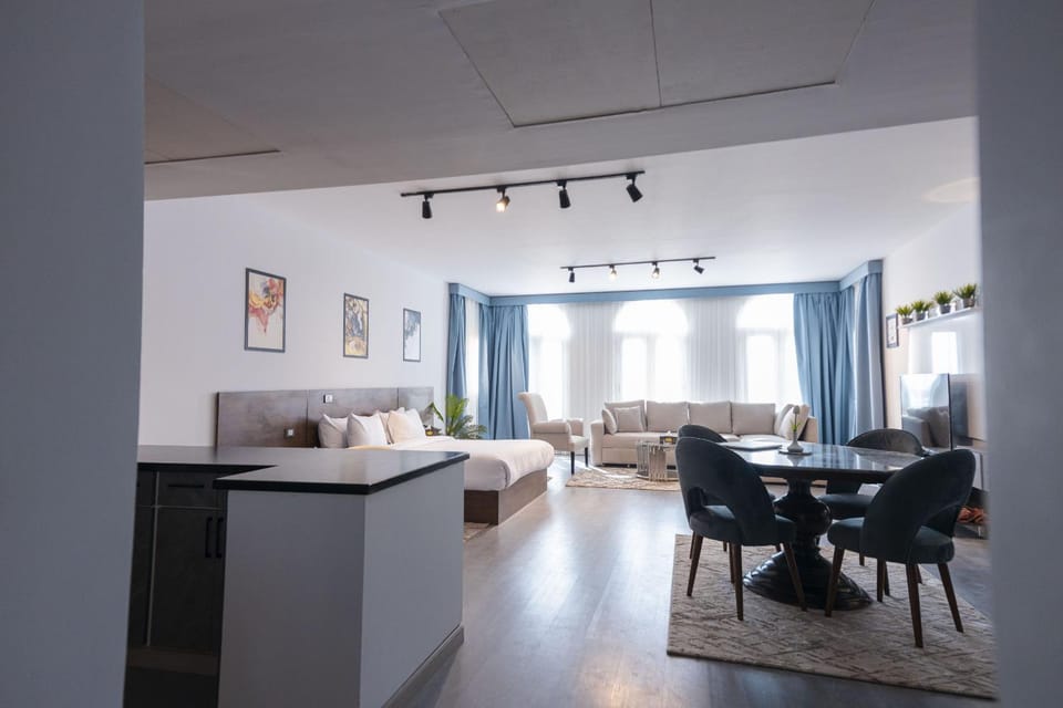 Bed, Living room, Photo of the whole room, Seating area, Dining area, Bedroom