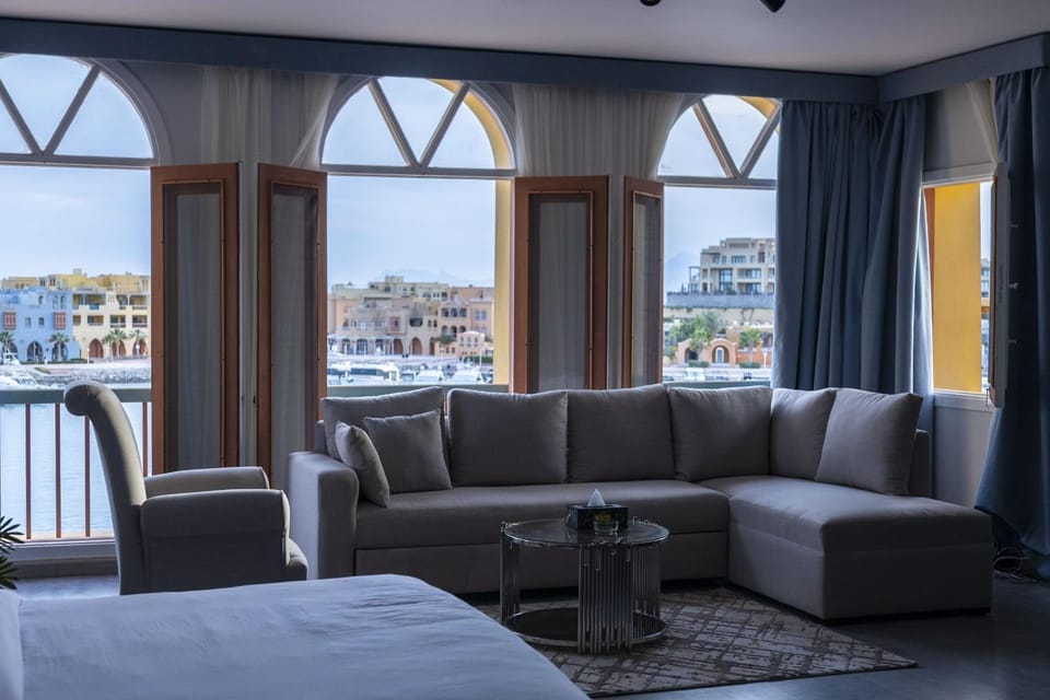 View (from property/room), Living room, Seating area