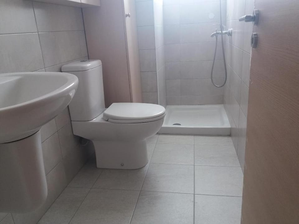 Shower, Toilet