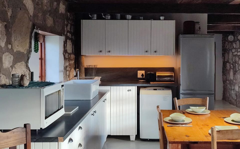 Coffee/tea facilities, Kitchen or kitchenette, Dining area