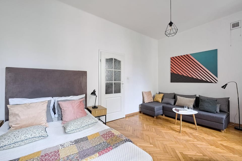 Bed, Living room, Seating area