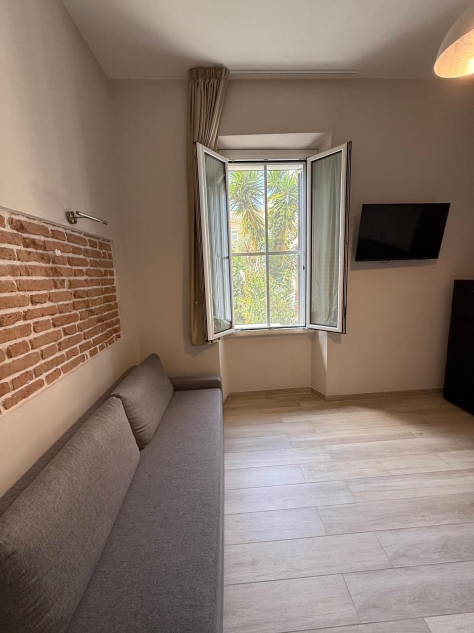 Communal lounge/ TV room, TV and multimedia, Living room, Seating area, Evening entertainment