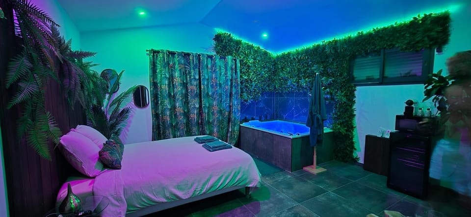La Jungle Room Love hotel in Provence-Alpes-Côte d'Azur