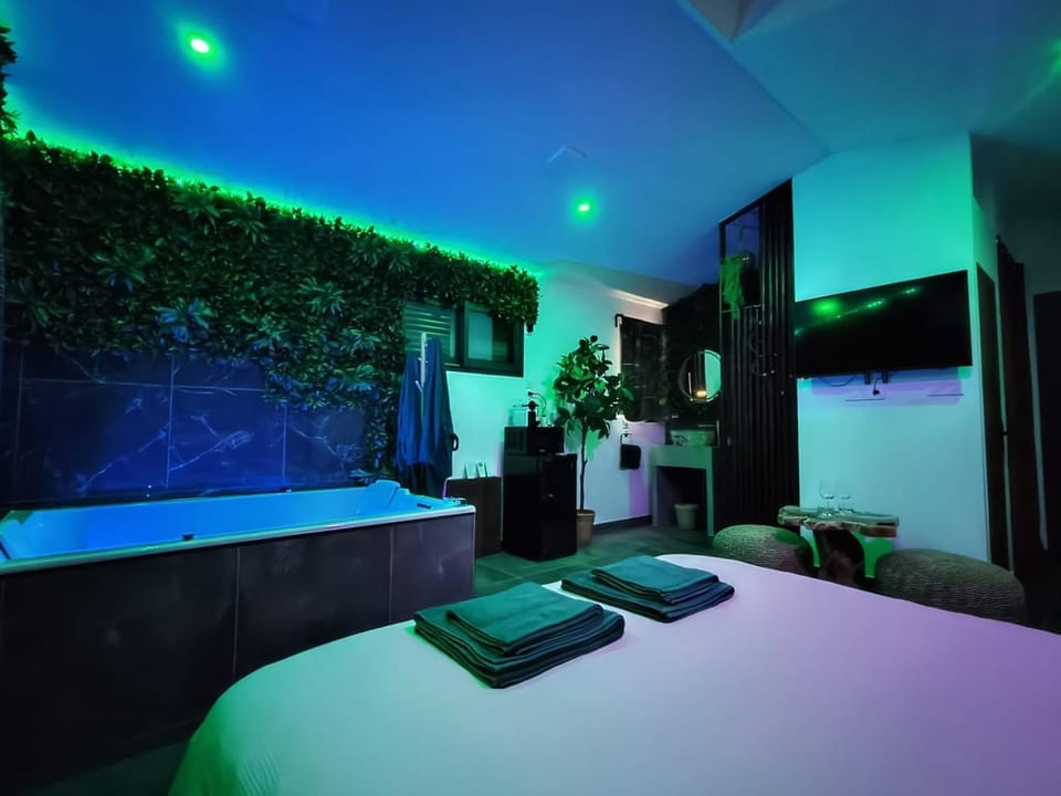 La Jungle Room Love hotel in Provence-Alpes-Côte d'Azur
