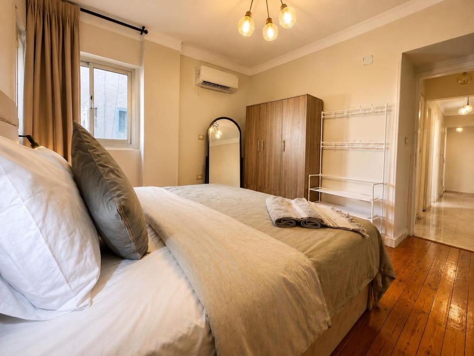10 Min to Cairo Airport - Cozy Apartment 2 BR - 3 Beds - WIFI Apartment in Cairo Governorate