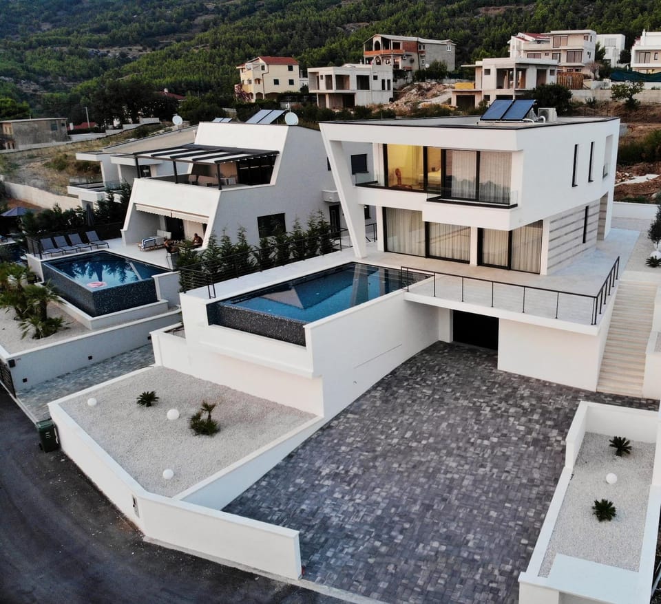 Luxury Villa White with infinity pool, Croatia Villa in Podstrana