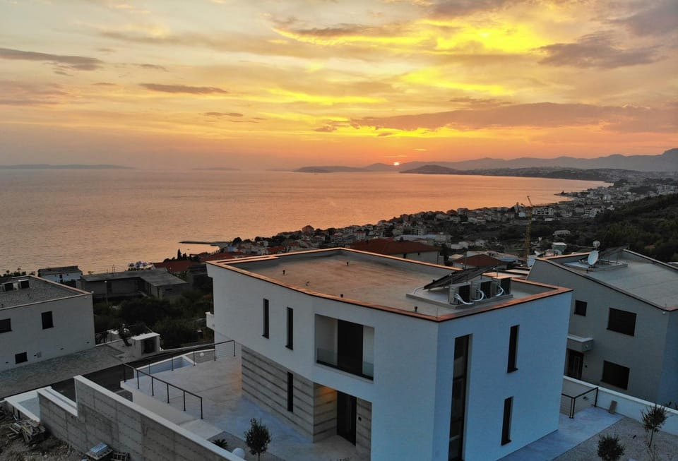 Luxury Villa White with infinity pool, Croatia Villa in Podstrana