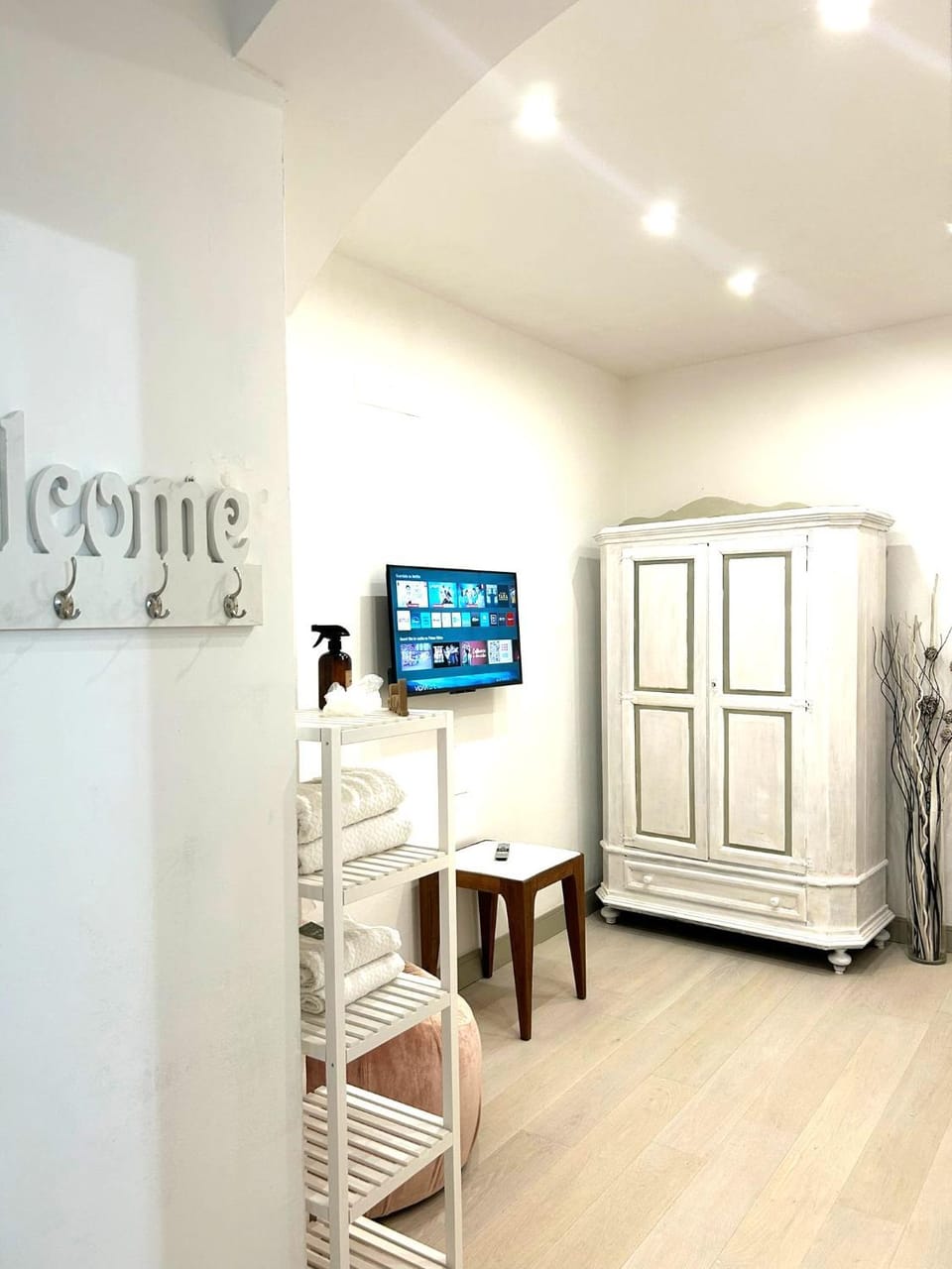 TV and multimedia, wardrobe