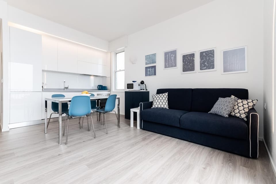 Kitchen or kitchenette, Living room, Seating area, Dining area