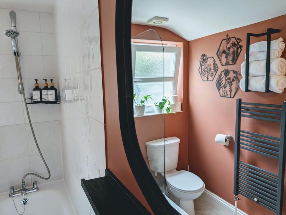 Shower, Toilet, Bathroom, Bath