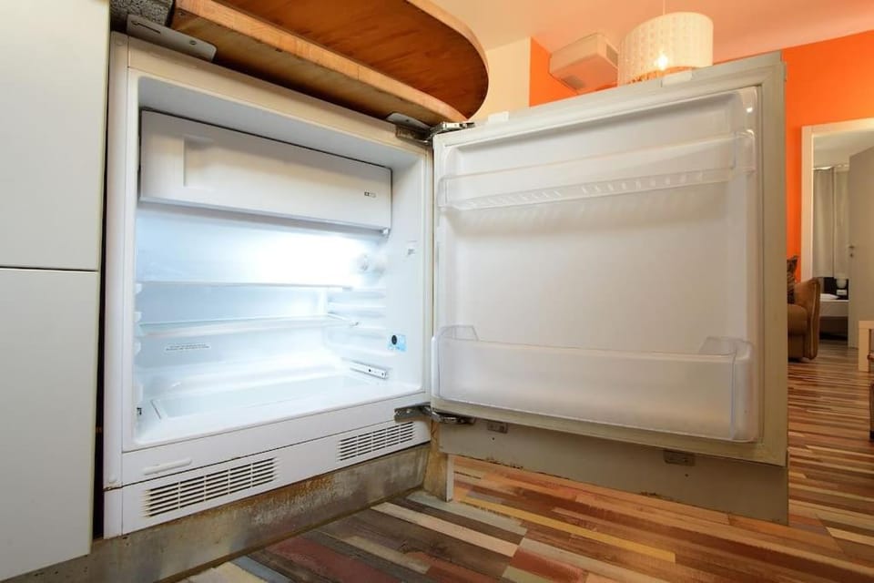 Kitchen or kitchenette, kitchen