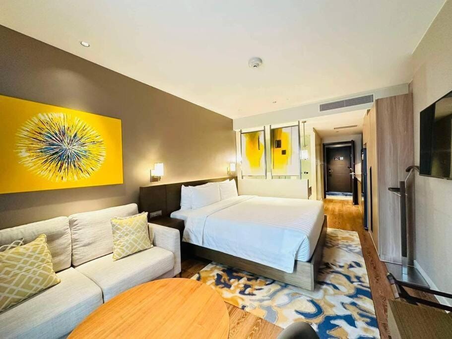 Bed, Photo of the whole room, Dining area, Bedroom